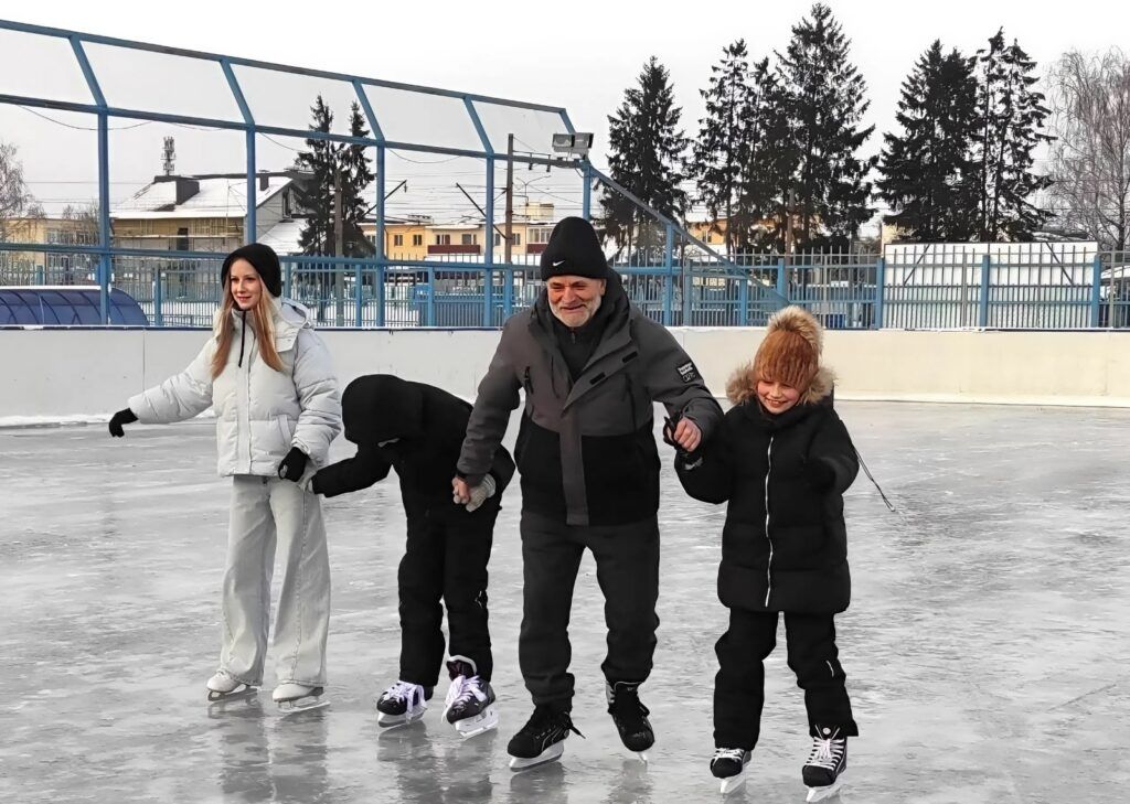 Рассказываем, где покататься на коньках в Смолевичах и сколько это стоит