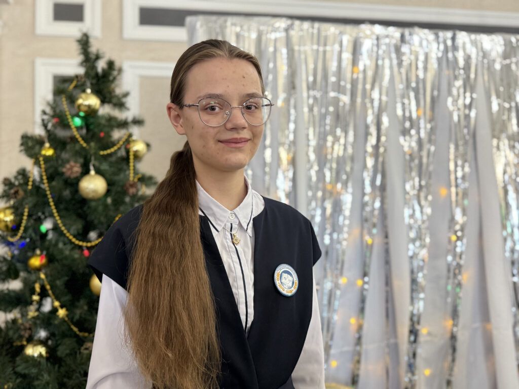 Искусством иконописи занимается школьница из Пекалина