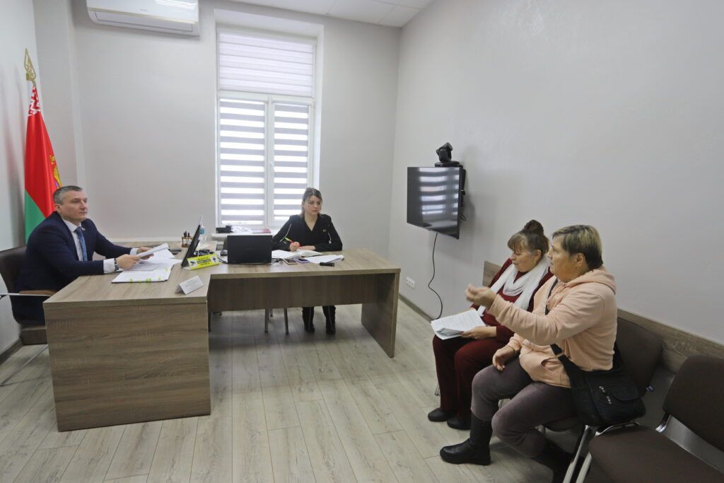 От опавшей листвы до инвестпроекта: с какими вопросами население обратилось к главе района