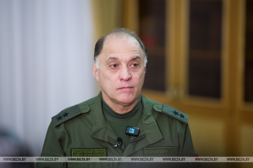 Лукашенко заслушал доклад о ходе масштабной внезапной проверки боеготовности Вооруженных Сил