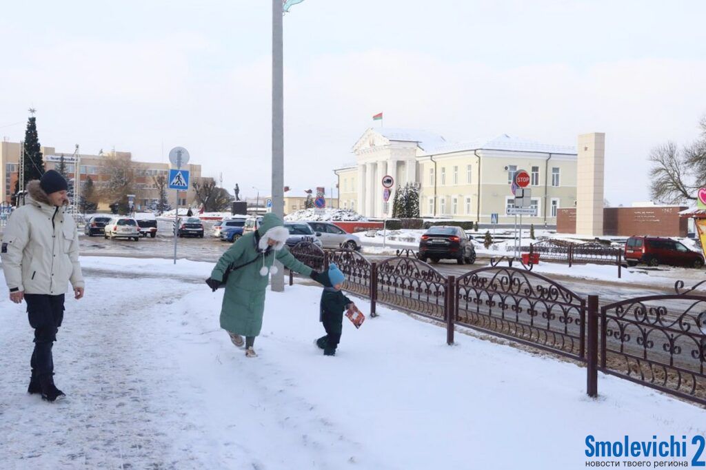 Обзор за неделю. Смолевичи встретили новый год, дети получили подарки, а январь порадовал снегом