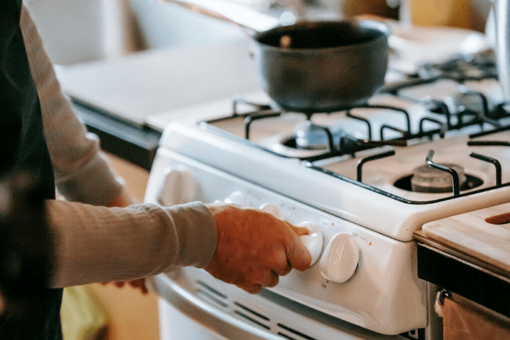 2,5 года у плиты: сколько времени белорусы тратят на домашние дела за жизнь