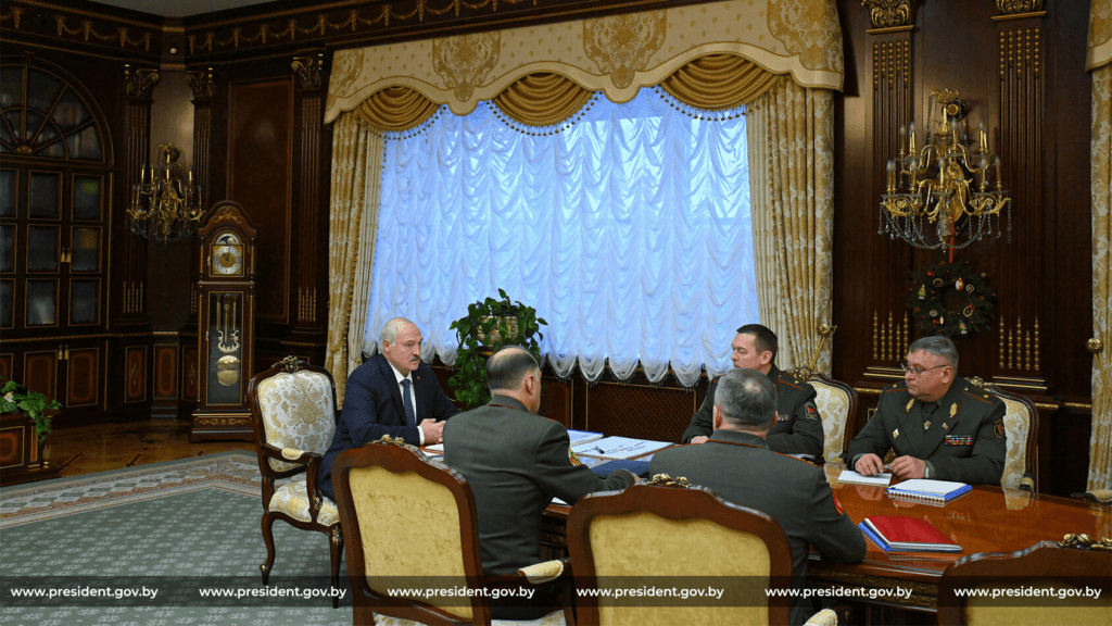 Спокойнее не становится. Лукашенко — при утверждении решений на охрану госграницы на 2026 год