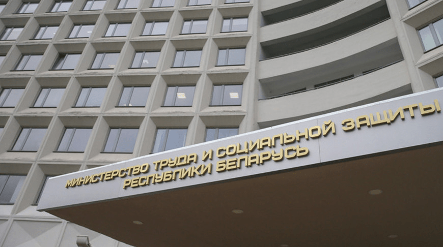 Работающим гражданам расширили права на пособие по уходу за инвалидами