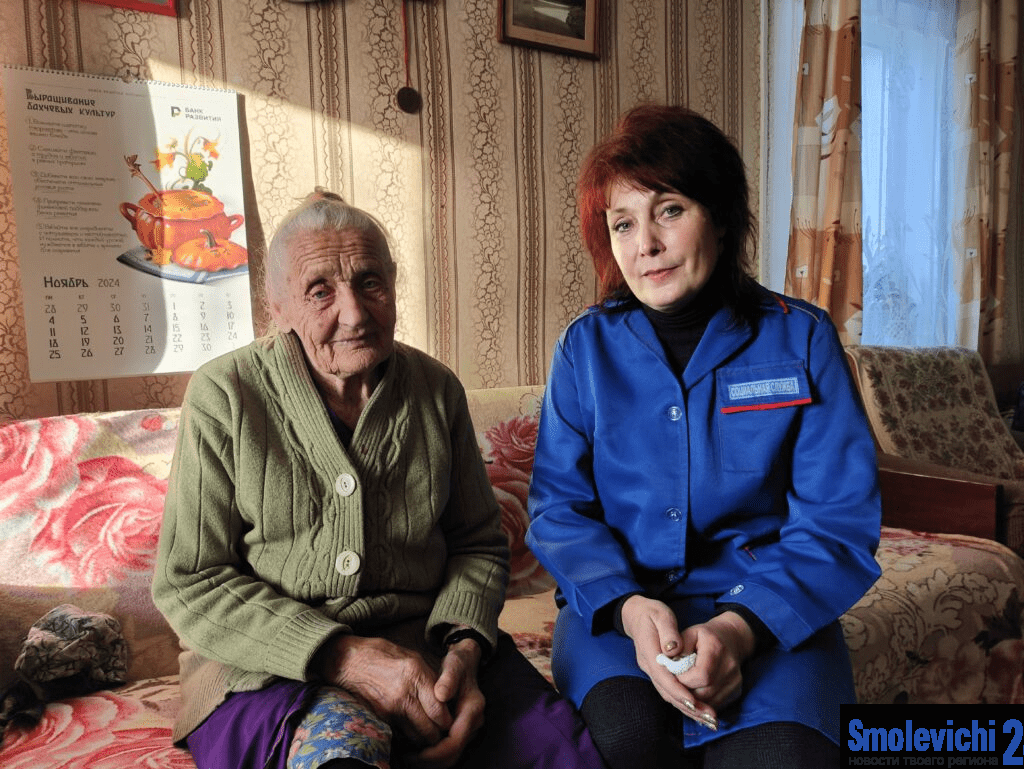 Руководство района поздравило работников социальных служб