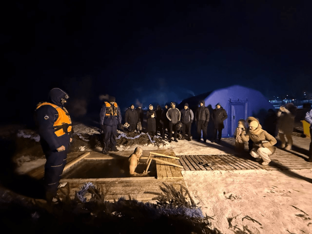 Посмотрели, как проходят крещенские купания в Смолевичах