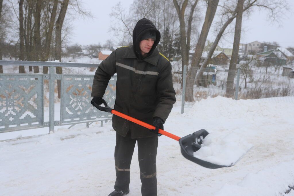 Снег -это весело? Заряжаемся позитивом от работников ЖКХ