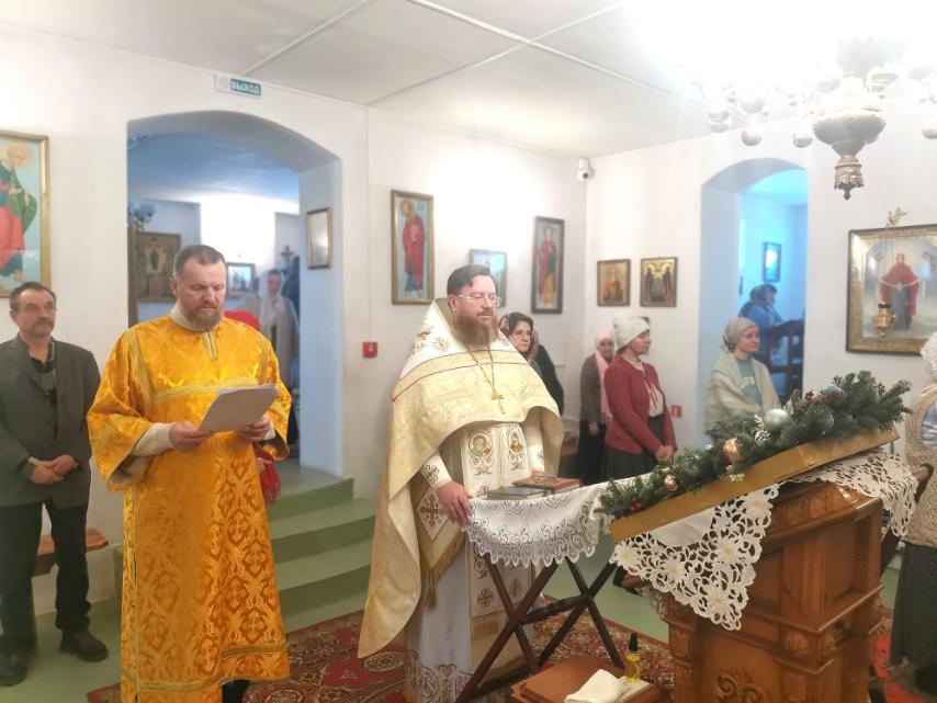В Покровском храме Озерицкой Слободы молились о прекращении абортов