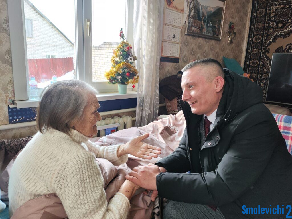 Николай Парамонов поздравил ветеранов со старым Новым годом