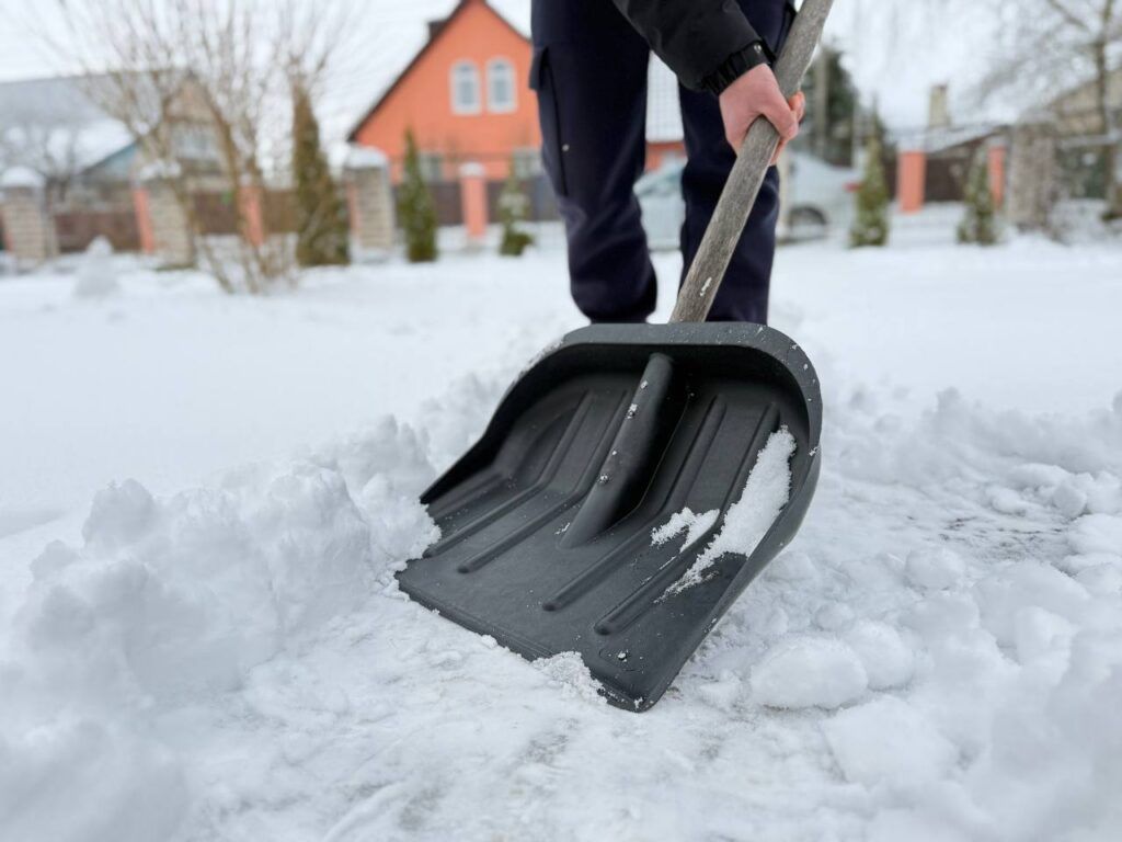 Смолевичане могут помочь в уборке снега. Лопаты выдадут в ЖКХ