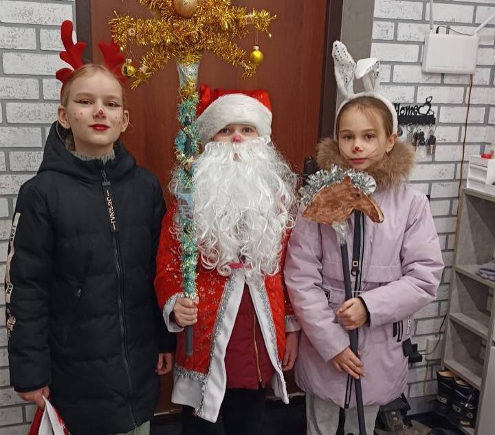 Дети вышли щедровать! Какие колядки выучили?