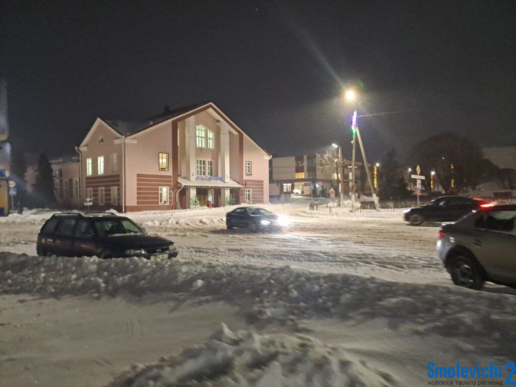 Пешеходы в снегу, помощь на дороге и опоздавшая электричка. Снегопад, который мы запомним надолго
