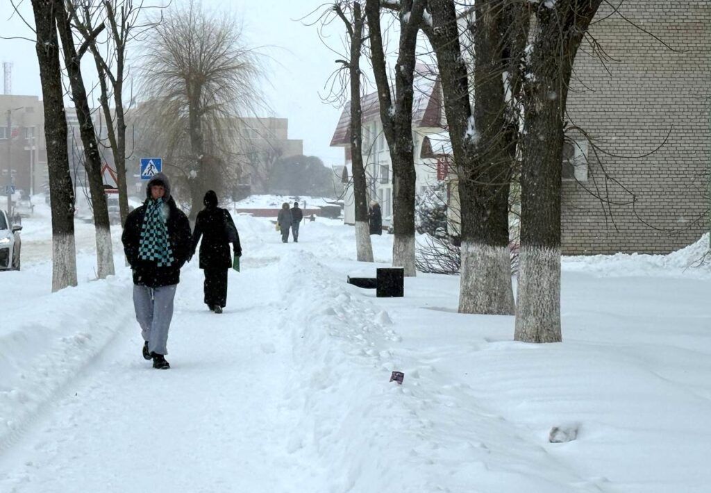 Адекватные белорусы и спортивные лайфхаки: что смолевичане отвечают «нытикам» в чатах