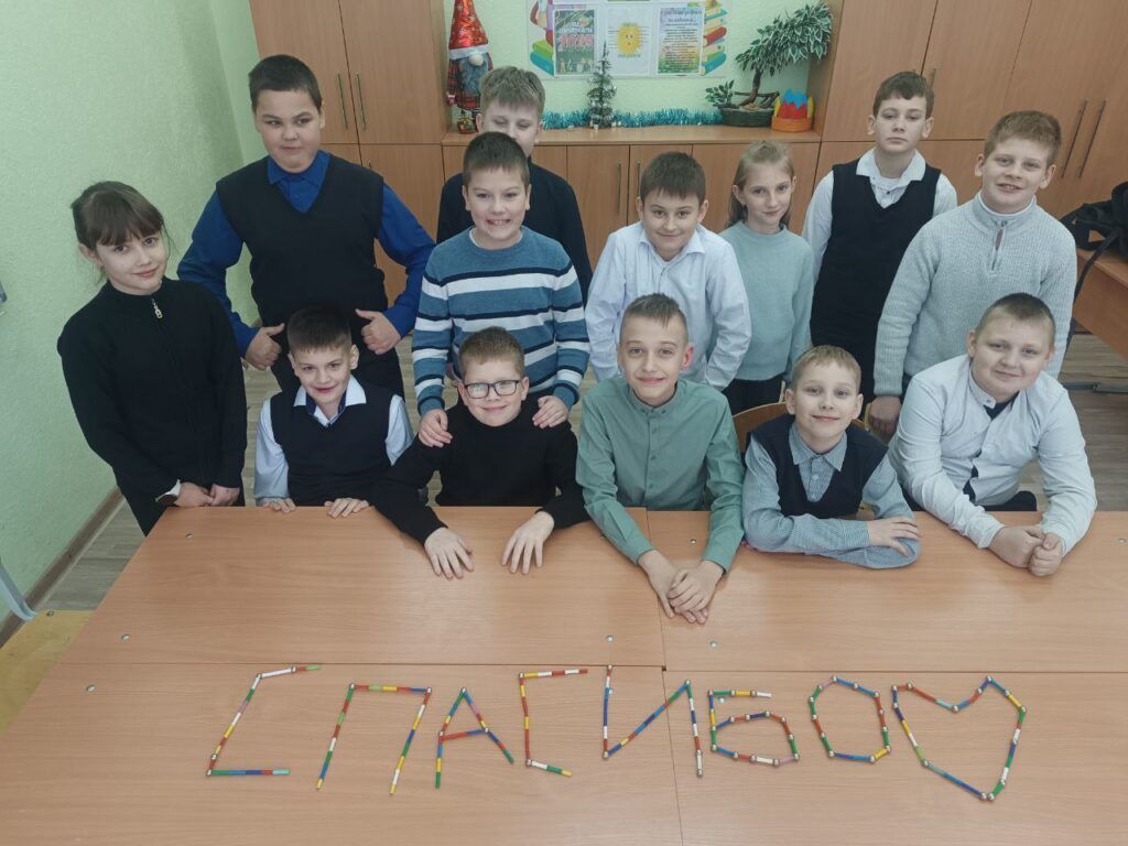 Школьники из Барсуков отметили одну из самых вежливых дат в году