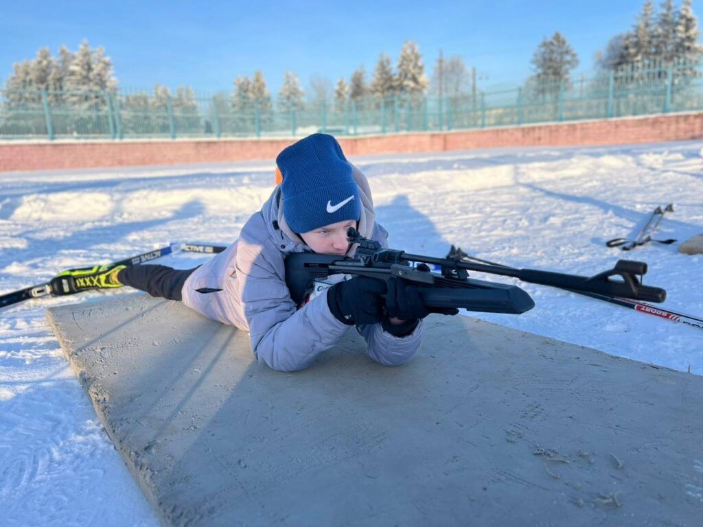 Все на лыжню! Рассказываем, как прошли районные соревнования «Снежный снайпер»