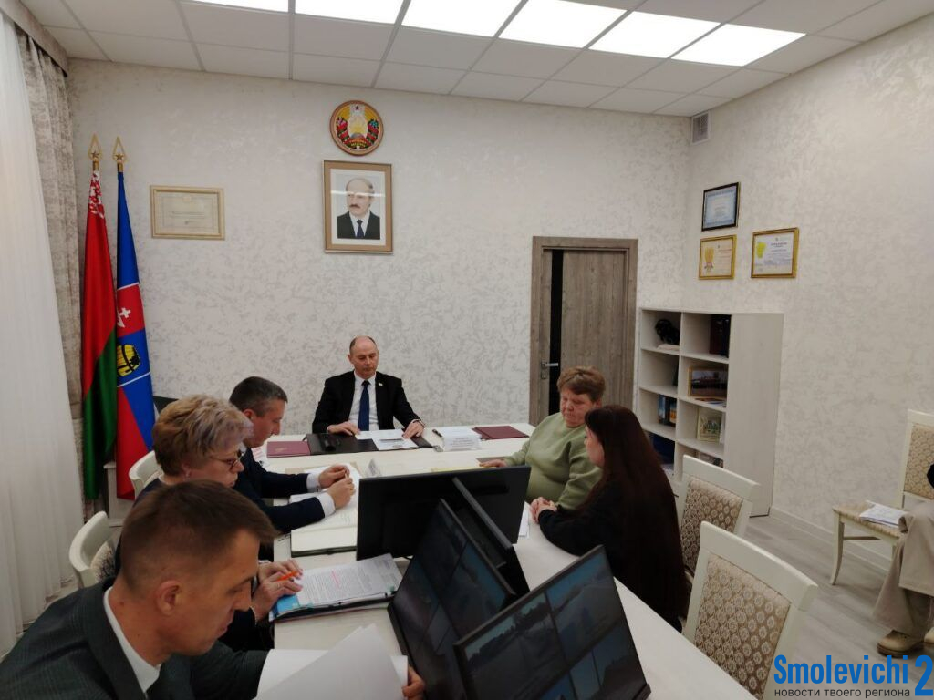 Энергоснабжение, газификация, дороги и земельные отношения. Губернатор Минской области проводит личный прием граждан в Смолевичах