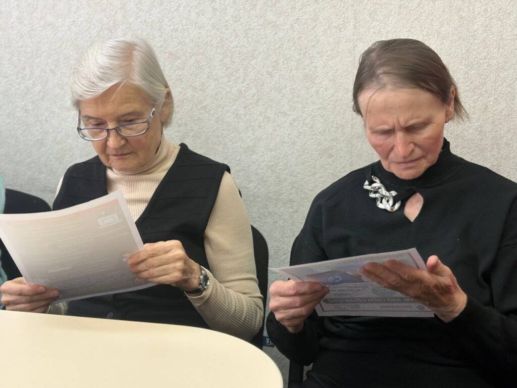 Смолевичский РОВД объяснил пенсионерам, как действовать при подозрительном звонке, чтобы не стать жертвой мошенников