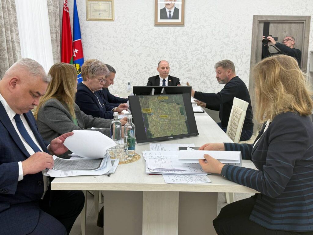 Споры о земле в Гончаровке и проблемные деревья в Орешниках. Какие поручения дал губернатор?