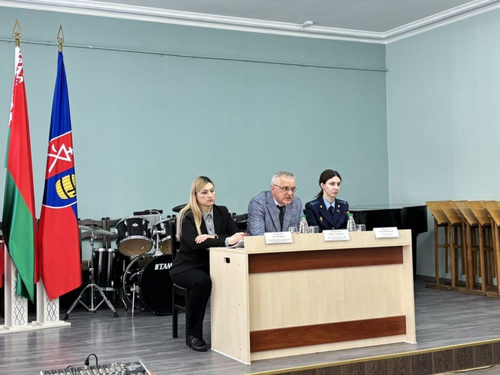 В Смолевичах говорили о правах работников культуры