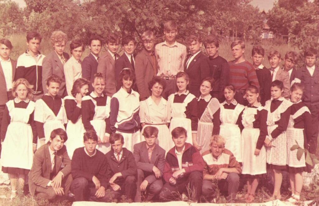 Узнали, кто пойдет на вечер встречи выпускников, а кто будет ждать своих учеников