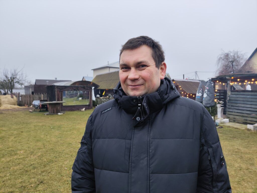 Житель Калюжек возрождает ремесло печника вместе с сыновьями