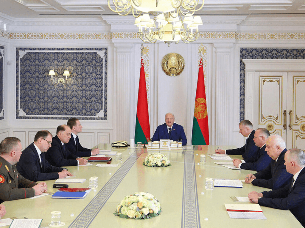 Польская тень над Беларусью. Почему Лукашенко собрал Совбез не для отчёта, а для ответа