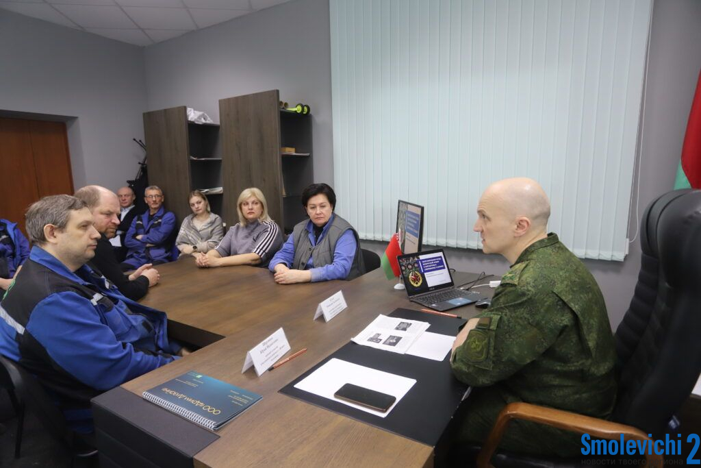 В Смолевичах прошел Единый день информирования: акцент на обороноспособность