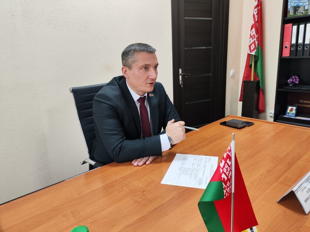 Николай Парамонов провел выездной прием граждан в Усяжском сельисполкоме