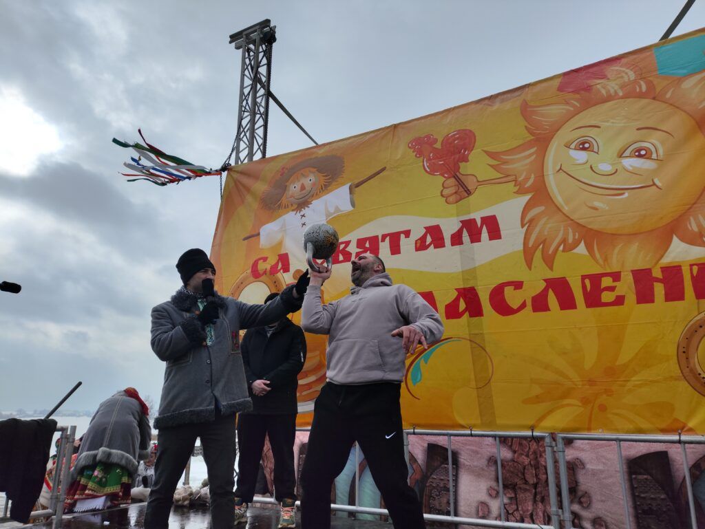 «Есть бурундук, кошка, теперь и петух будет!»: победители масленичных конкурсов поделились эмоциями