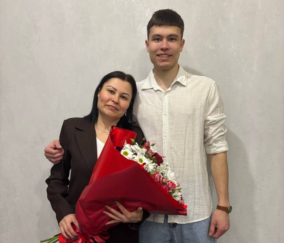 «Мне даже спокойнее от того, что он служит». Пообщались с мамой защитника