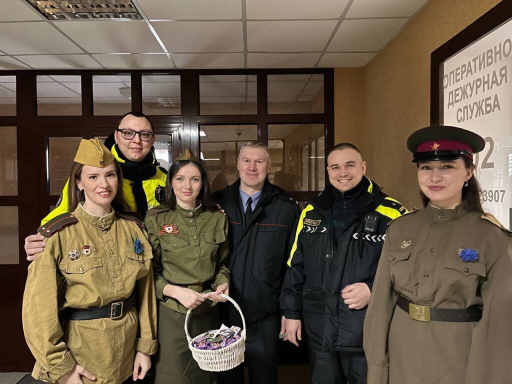С праздником, наши защитники! Посмотрели, как поздравляли коллег-мужчин в смолевичской милиции