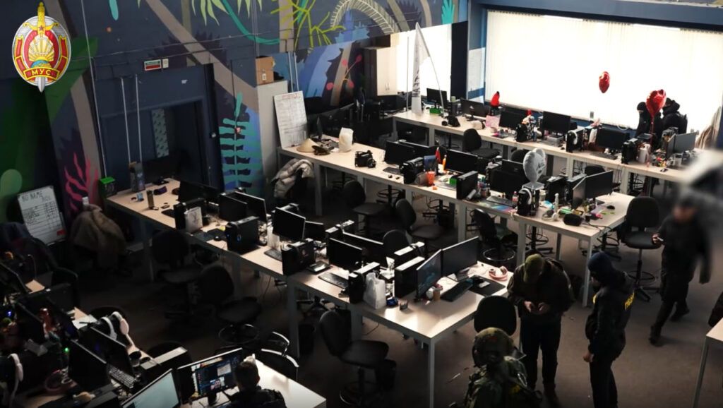 Стало известно, кто работал в мошеннических call-центрах