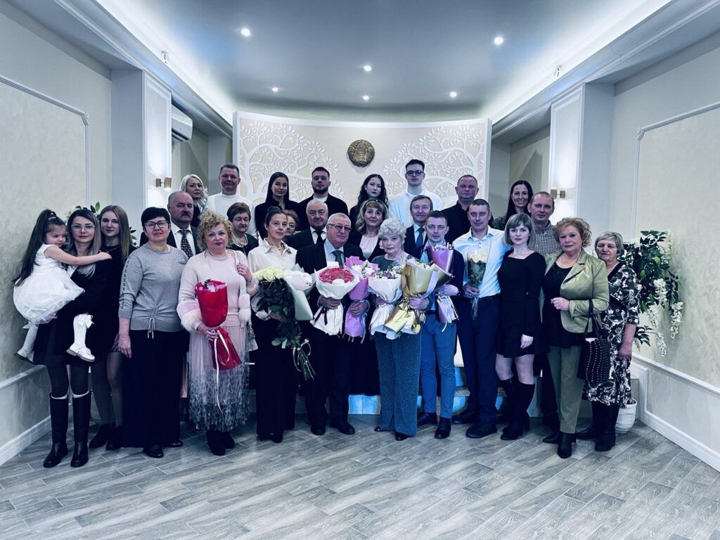 «Жениться нужно один раз и на всю жизнь». Две пары из Смолевичей отпраздновали золотую свадьбу