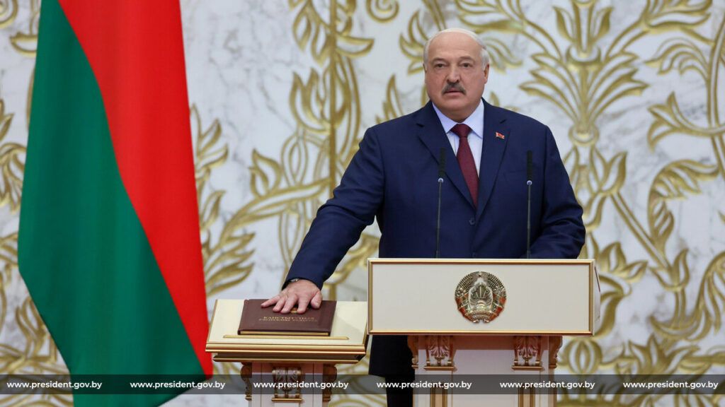 Азаренок пояснил, почему без Лукашенко мы бы стали нищими, босыми и битыми со всех сторон