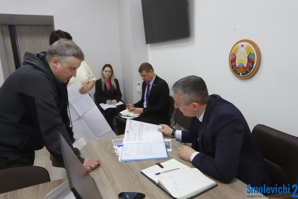 Благоустройство, горячая вода и самовольная стройка. Глава района ответил на вопросы граждан