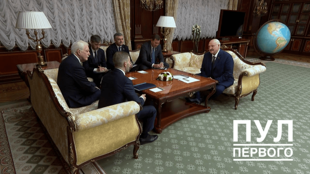 Александр Лукашенко провел встречу с губернатором Чукотки Владиславом Кузнецовым