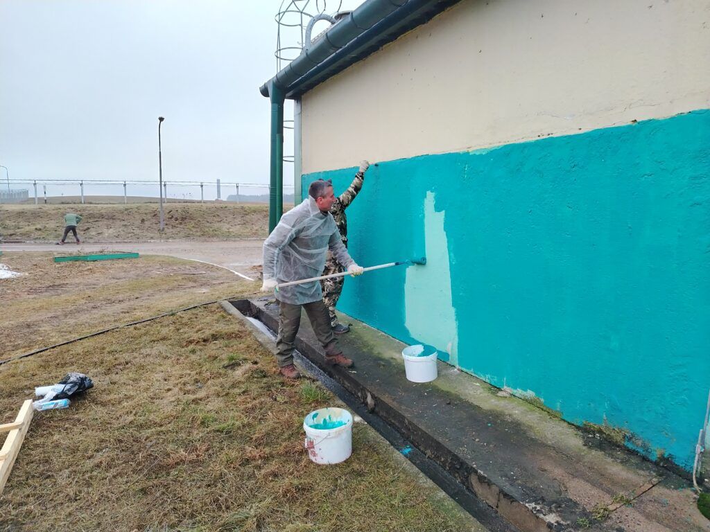 Узнали, зачем глава района лично взялся за уборку на ферме