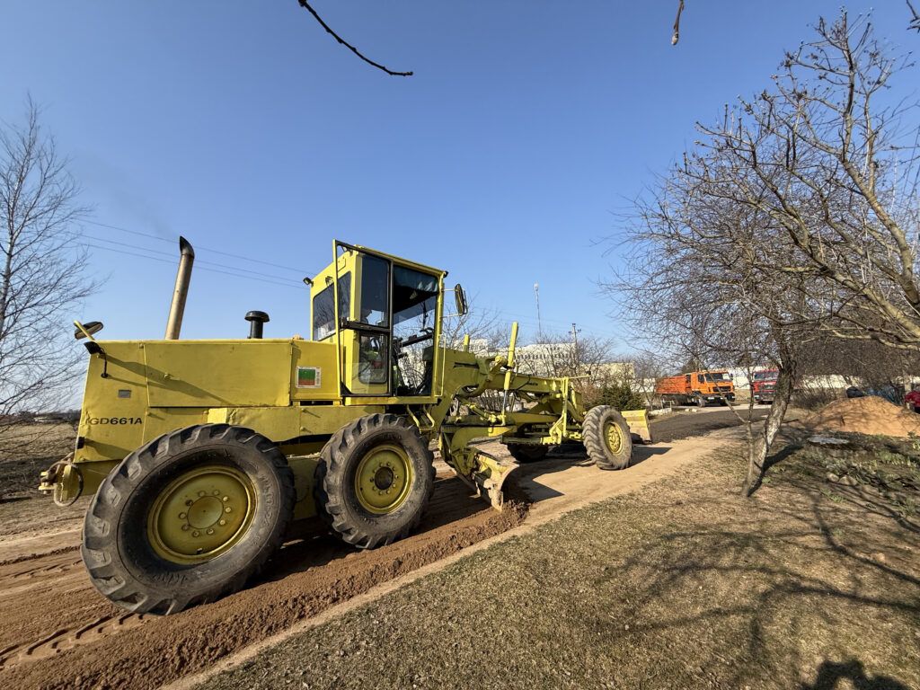 В Смолевичах приступили к грейдированию  дорог