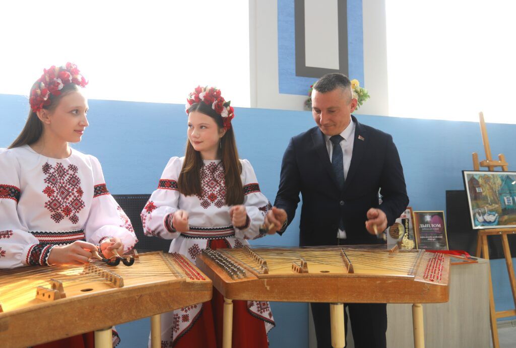 Цимбалисты, казаки и художники. Узнали, чем удивляет культурная семья Смолевиччины