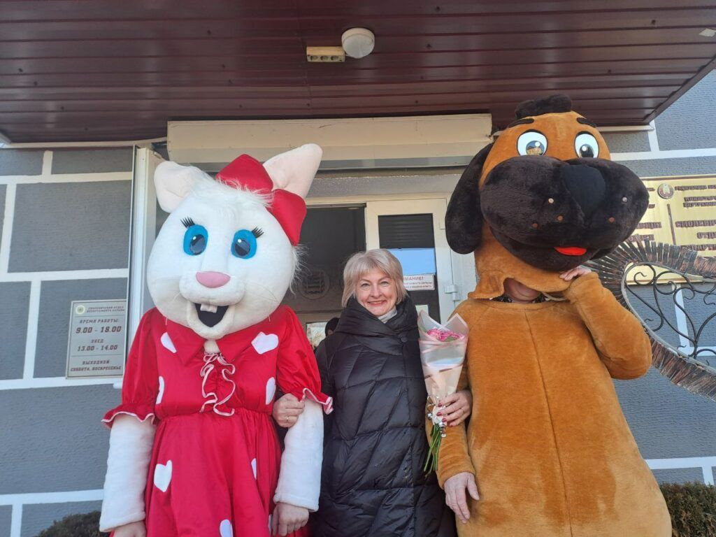 Ярко и с музыкой: в Департаменте охраны поздравили прекрасную половину коллектива