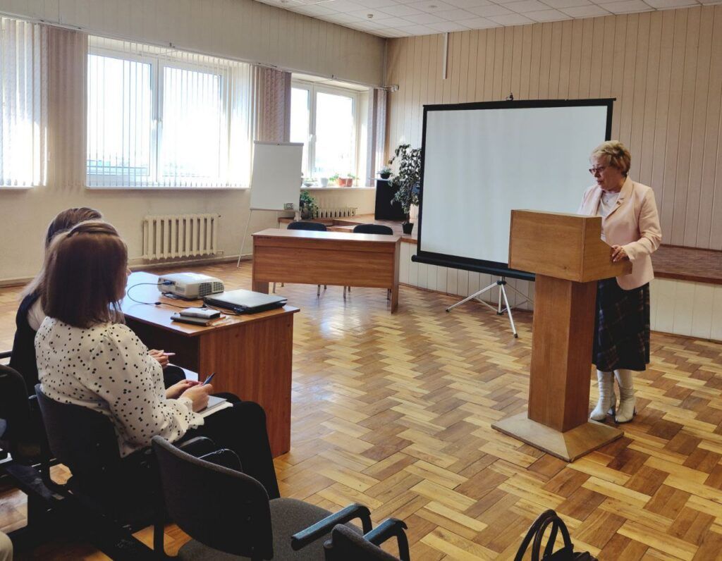 Марина Клюева обсудила с работниками банка будущее Смолевиччины и качество сервиса