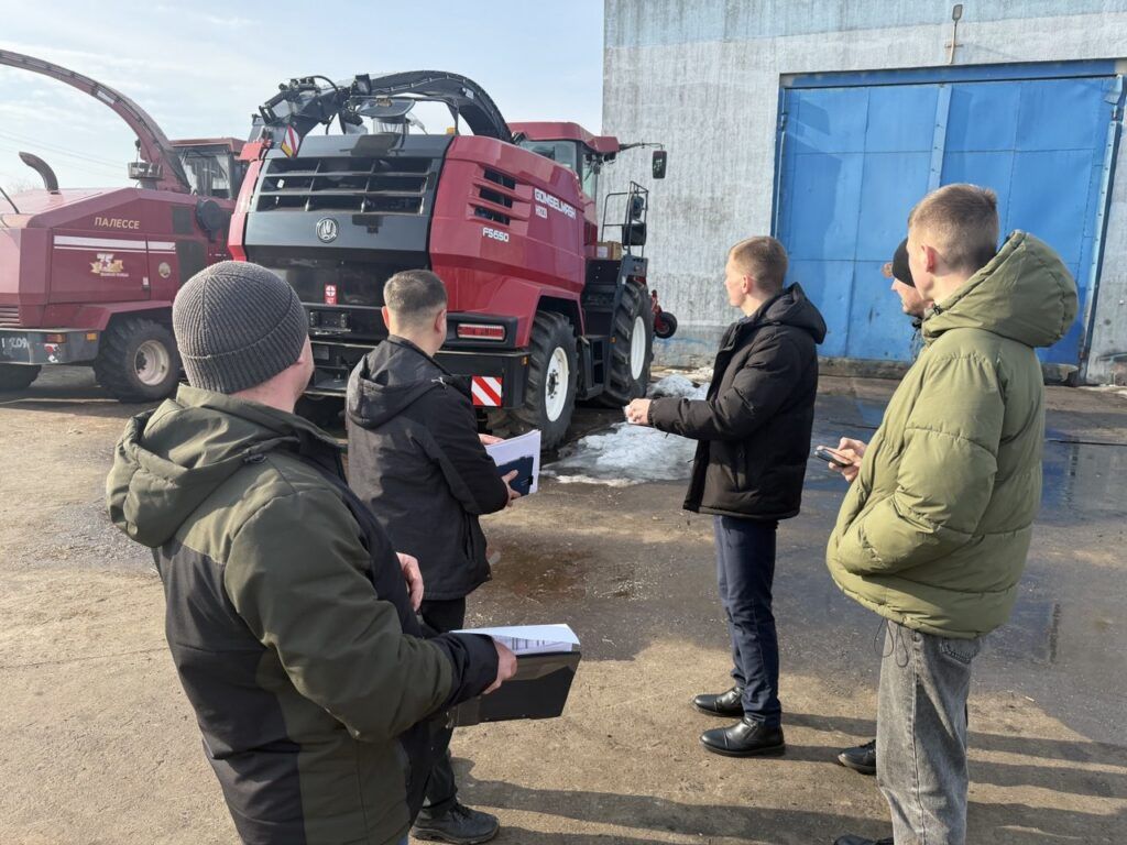 Готовность техники к полевым работам мониторят в Смолевичском районе