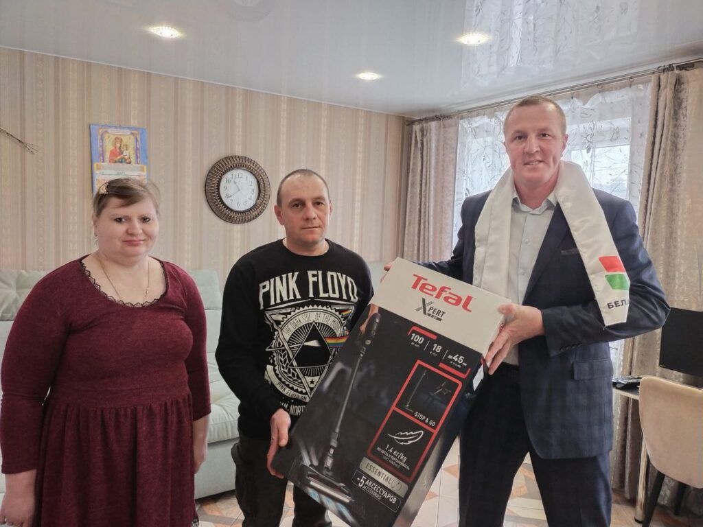 С заботой о своих: еще одна добрая история на Смолевиччине вместе с проектом «Рука помощи»