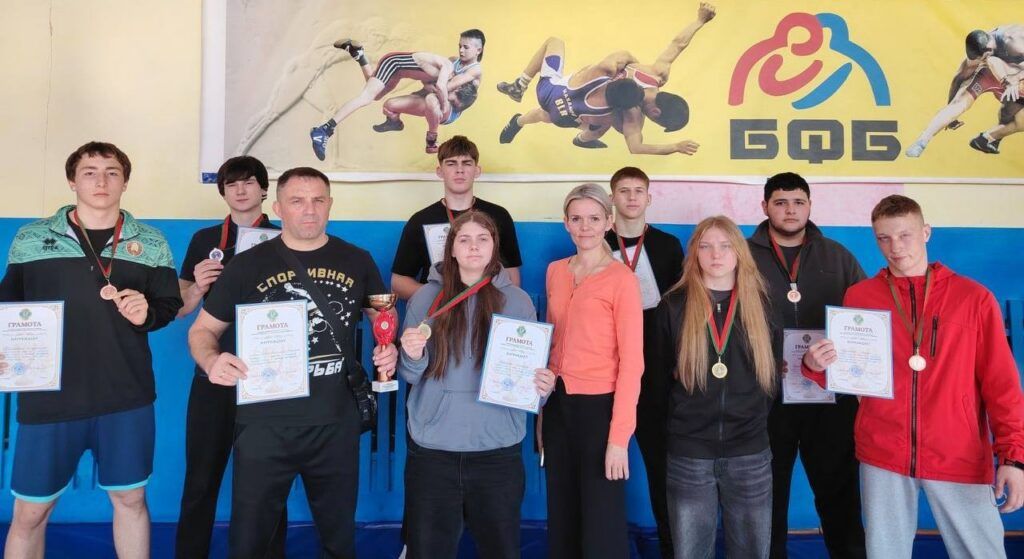 Команда Смолевичской ДЮСШ стала лучшей на областном первенстве по вольной борьбе