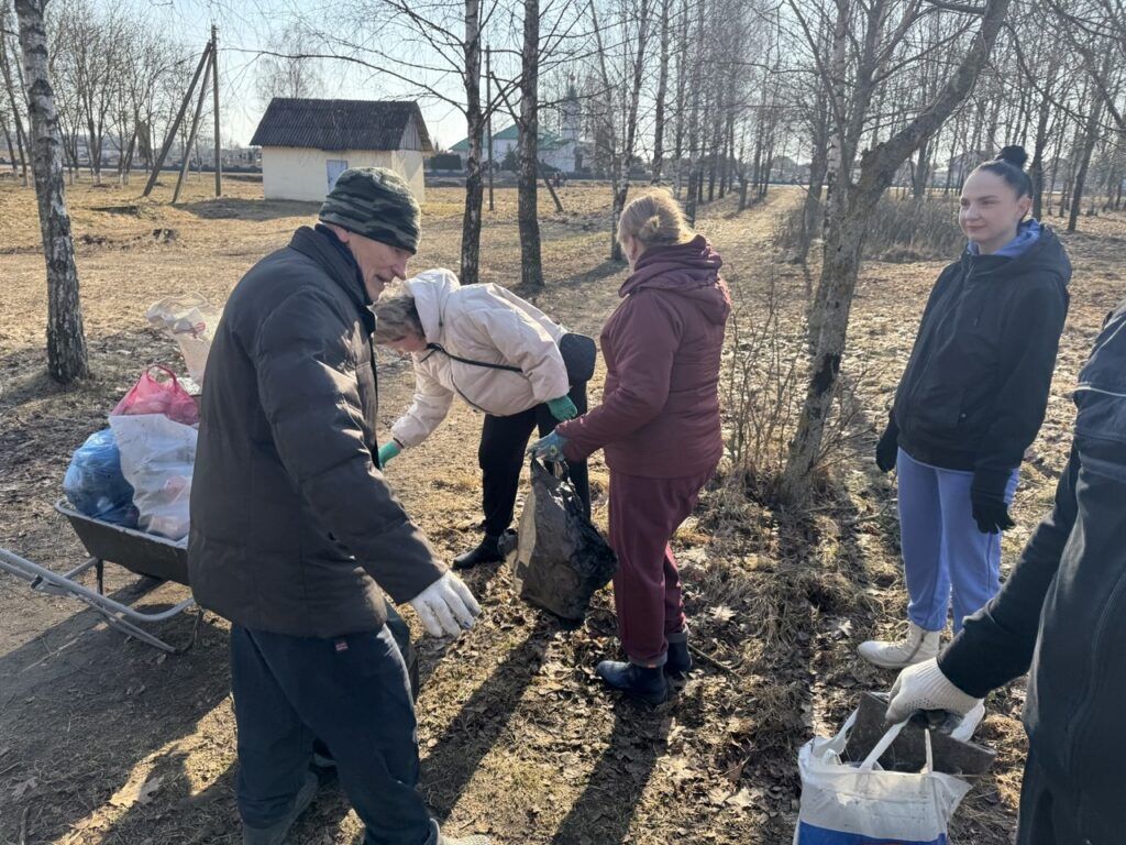 Узнали, как прошел районный субботник в деревнях и поселках