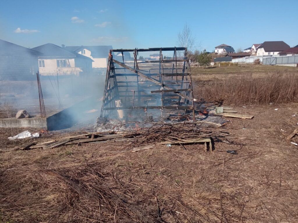 В Смолевичах сгорела хозяйственная постройка