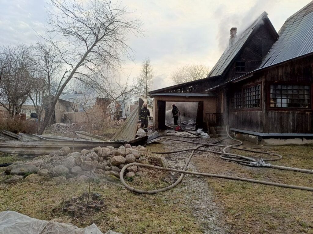 Огонь не прощает беспечности: в Юрьево горел жилой дом