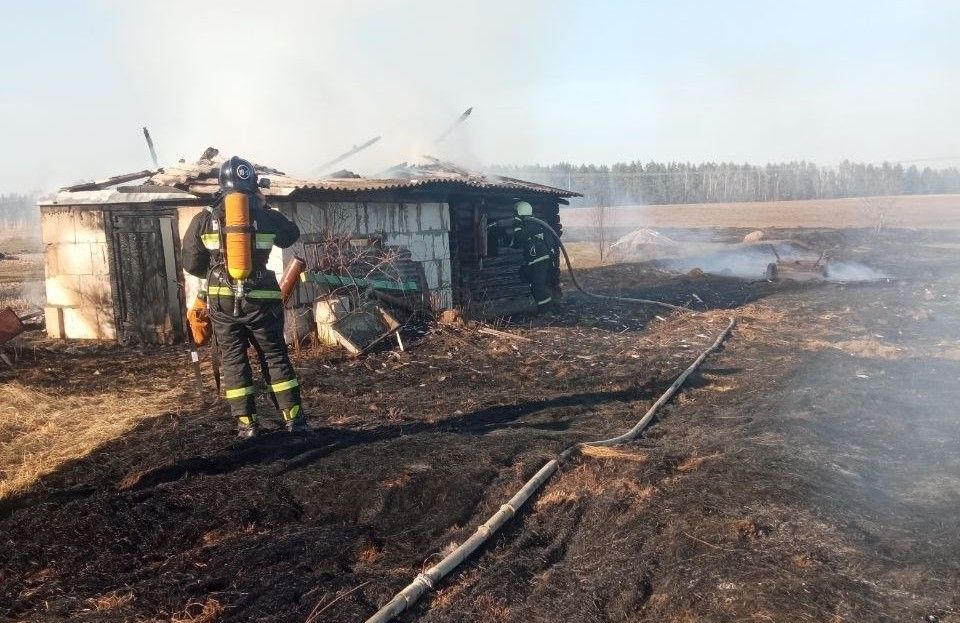В Напалках горела хозпостройка