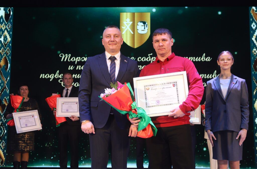 От комбайна к 20-тоннику. Узнали историю лучшего водителя Смолевичского района