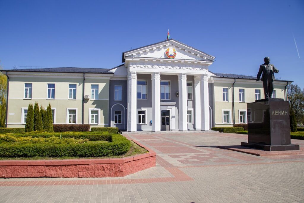 Оптимизма и благополучия руководство района пожелало коммунальникам